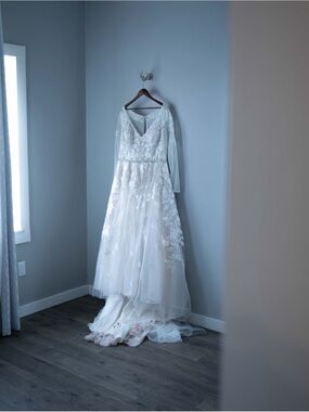 David's Bridal | Dresses | Davids Bridal Sheer Back Crepe Wedding Dress  With Lace Train Size 2 | Poshmark